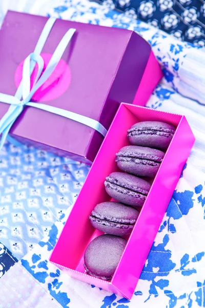 kutusunda mor macaroons