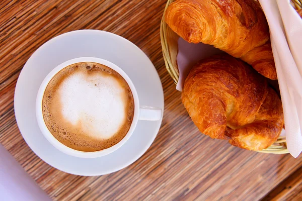 kahve cappuccino kruvasan