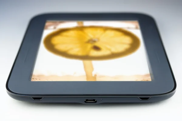 Tablet touch pad computer with lemon — Stock Photo, Image