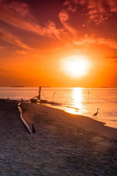 Sunset on Maldives island, water villas resort — Stock Photo, Image