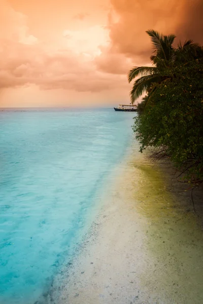 Eau de mer tropicale aux Maldives — Photo