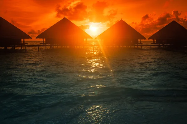 Sunset on Maldives island, water villas resort — Stock Photo, Image