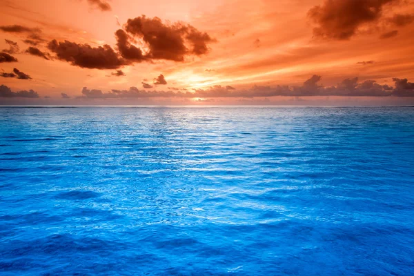モルディブの熱帯の海の水 — ストック写真
