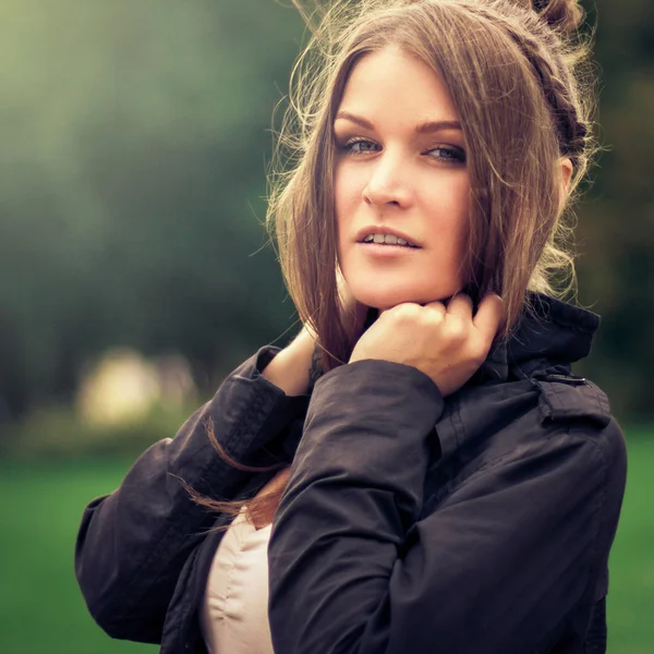 Retrato vintage de una chica riendo —  Fotos de Stock