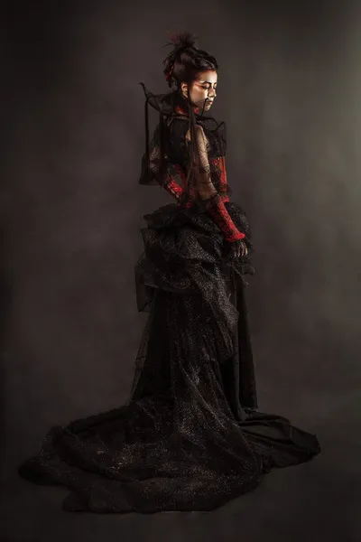 Mode gotisk stil modell flicka stående — Stockfoto