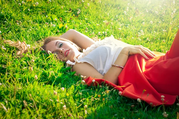 Portrait of young girl — Stock Photo, Image