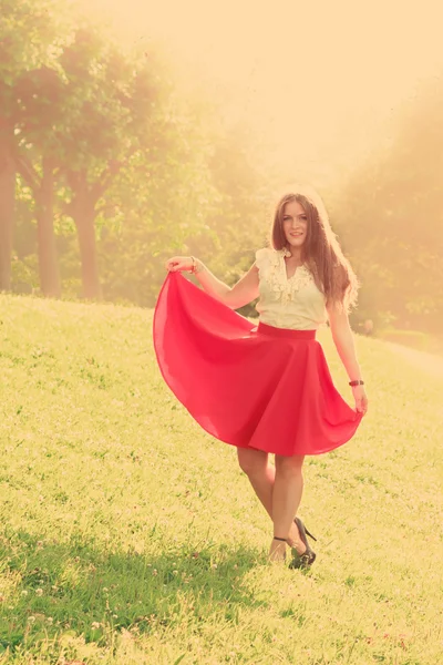 Playful young woman posing on the field — Stock Photo, Image