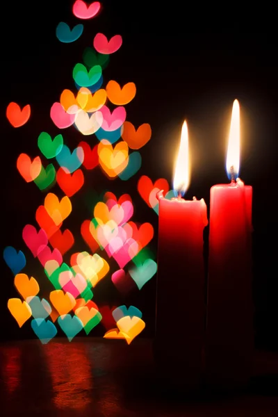 Tarjeta de felicitación del día de San Valentín con vela y corazones —  Fotos de Stock