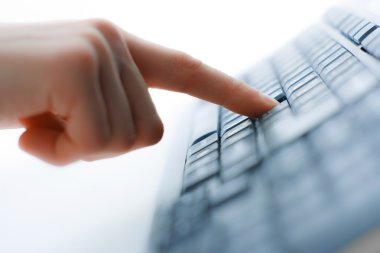 Bir adamın el yazısının görüntüsü. Seçici odak