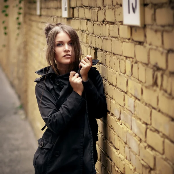 Natuurlijke modieuze schoonheid van een vrouw gezicht — Stockfoto