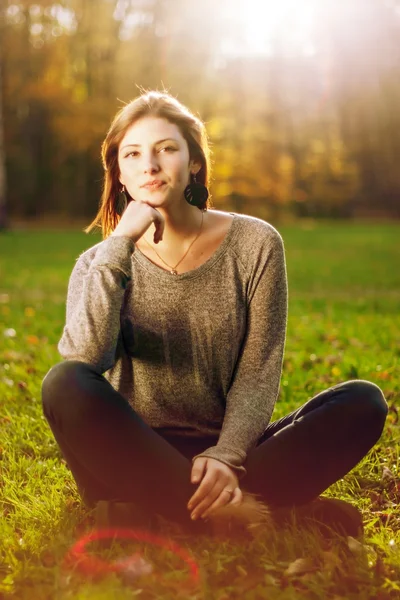 Portrait of young beautiful woman on green background summer nature. — Stock Photo, Image