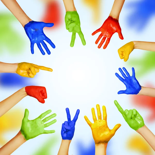 Mâini de diferite culori. diversitate culturală și etnică — Fotografie, imagine de stoc
