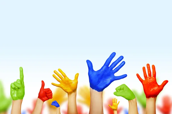 Руки разного цвета — стоковое фото