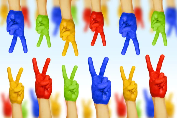 Mains de couleurs différentes. diversité culturelle et ethnique — Photo