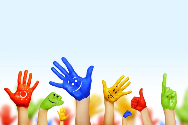 Handen van verschillende kleuren — Stockfoto