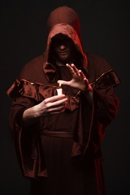 gizemli Katolik rahip