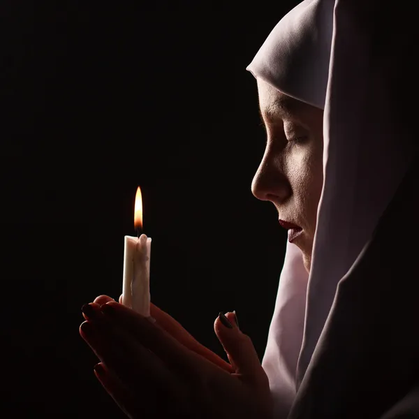 Retrato de uma bela jovem mulher — Fotografia de Stock