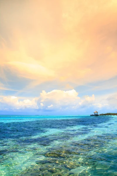 热带的蓝色海水 — 图库照片