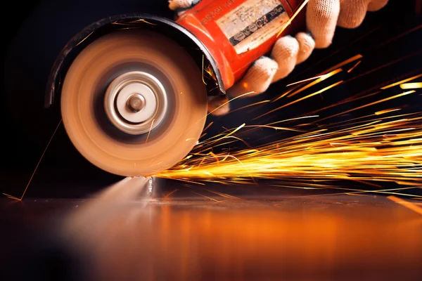 Çelik malzeme taşlama sıcak kırmızı kıvılcım