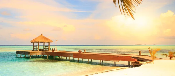 Wooden wharf with pavilion for ships — Stock Photo, Image