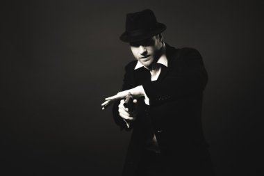 gece yarısı gangster vintage bir görünüm içinde.