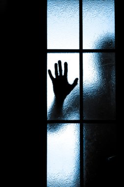 dağınık insan silüeti