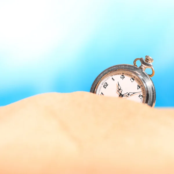 Alarm clock on the beach — Stock Photo, Image
