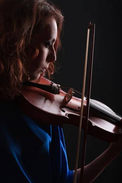 Spelen van de viool — Stockfoto