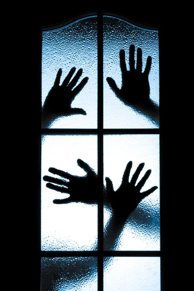 dağınık insan silüeti