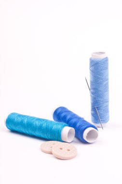 biriktirme, iğne ve düğmeler