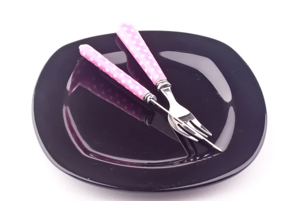Пустая тарелка, вилка и нож — стоковое фото
