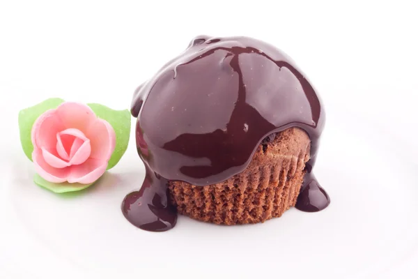 Chocolade muffin met chocolade saus — Stockfoto