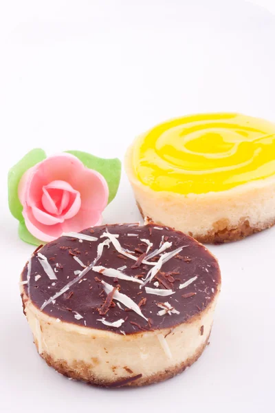 Mini pasteles de chocolate, limón y frambuesa —  Fotos de Stock
