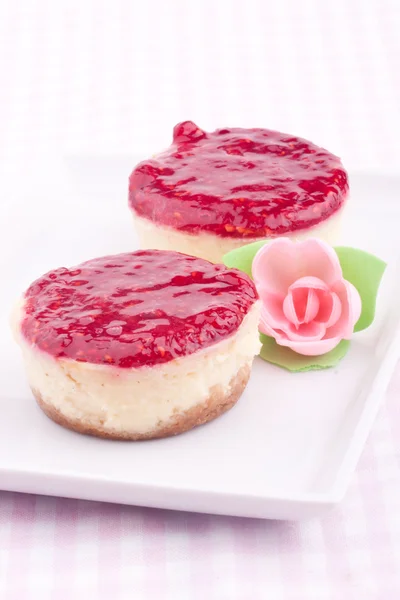 Mini raspberry cheesecake — Stock Photo, Image