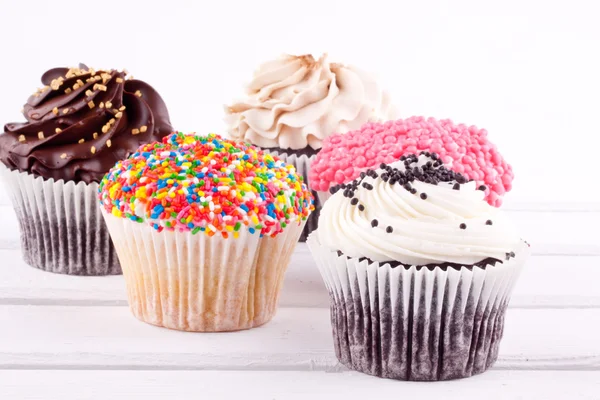 Schokolade und Vanille Cupcakes — Stockfoto
