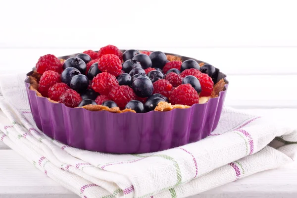 Blueberry and raspberry tart — Stock Photo, Image