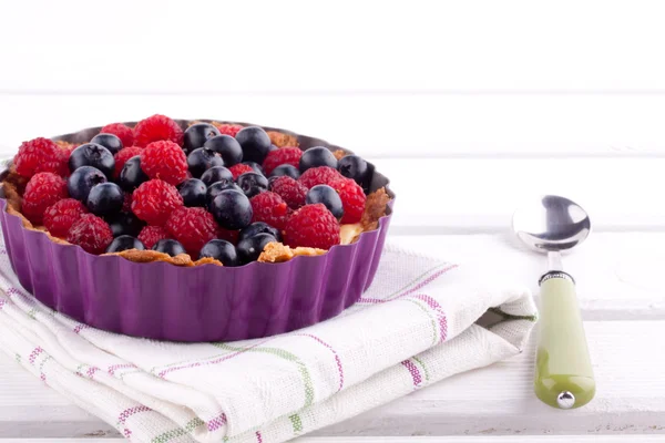 Blueberry and raspberry tart — Stock Photo, Image