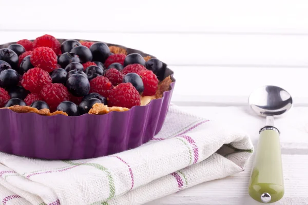 Blueberry and raspberry tart — Stock Photo, Image