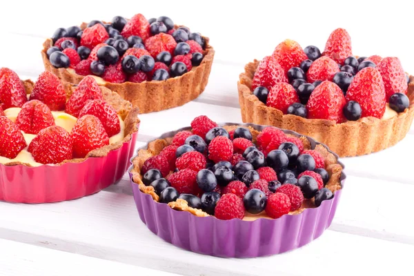 Strawberry,blueberr y and raspberry tart — Stock Photo, Image