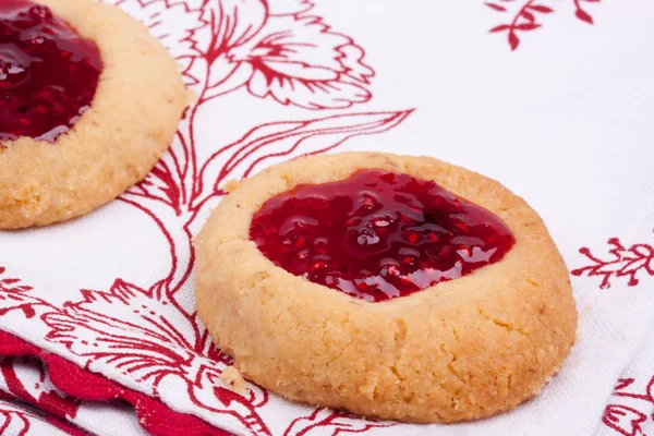 Biscotti fatti in casa con marmellata — Foto Stock