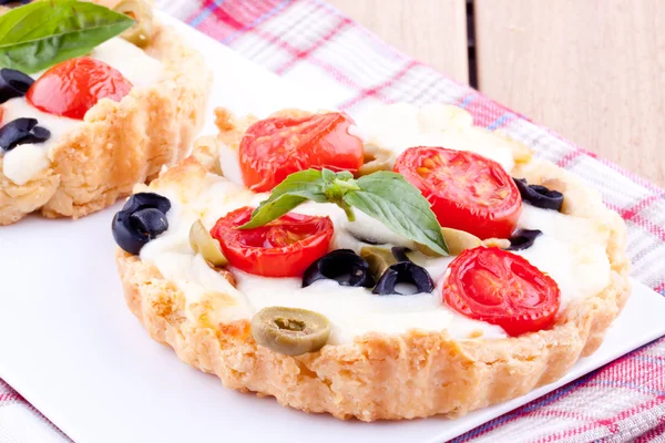 Cheese and olive tart — Stock Photo, Image
