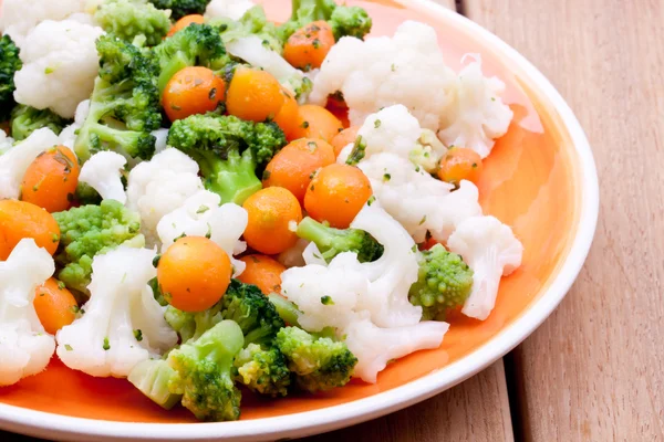 Steamed carrot,broccoli and cauliflower — Stock Photo, Image