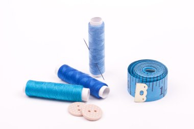 Mavi iğne ve iplik makarası