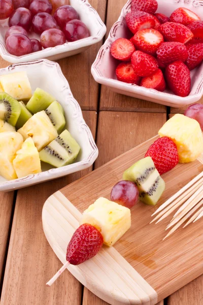 Fruit kebab — Stock Photo, Image