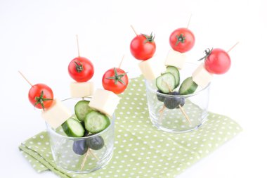 meze peynir, domates, salatalık ve zeytin