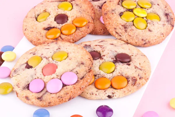 Face on chocolate chip cookies — Stock Photo, Image