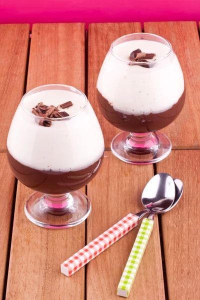 Chocolate and vanilla pudding — Stock Photo, Image