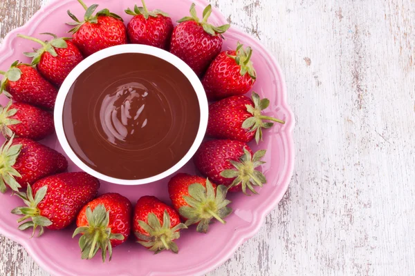 巧克力火锅和草莓 — 图库照片