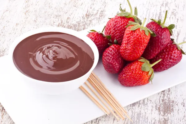 Chokolade fondue og jordbær - Stock-foto