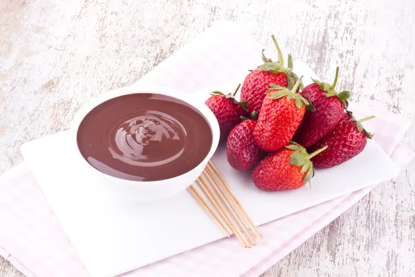 Fondue de chocolate y fresa —  Fotos de Stock